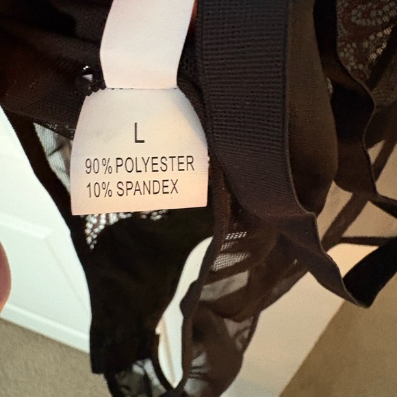 Black and Red Lace Bodysuit - Picture 4 of 4